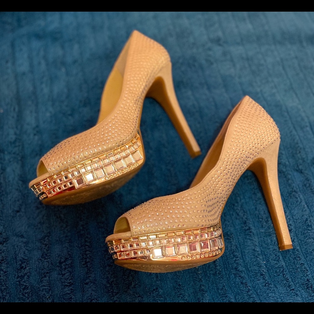 Gianni Bini platform 6” heels